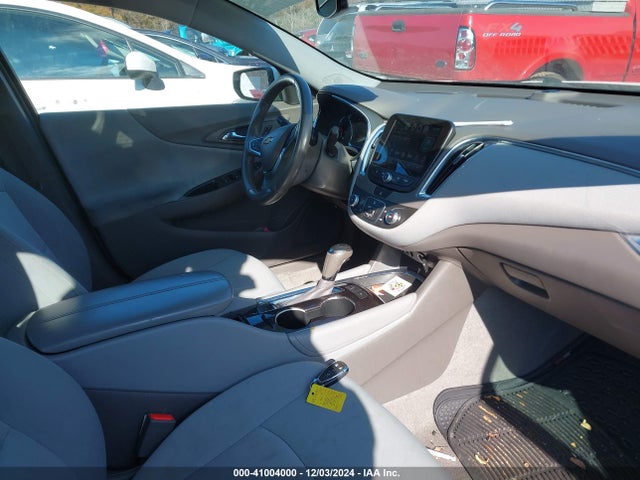 1G1ZD5STXJF110173 Chevrolet MALIBU LT