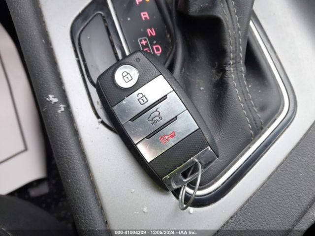 KNDCB3LC5K5216561 KIA NIRO LX