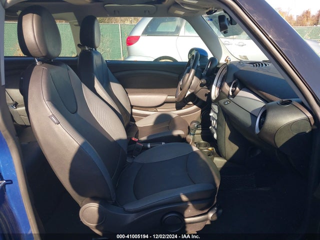 2009 MINI COOPER CLUBMAN WMWML33599TN68581 Photo 4