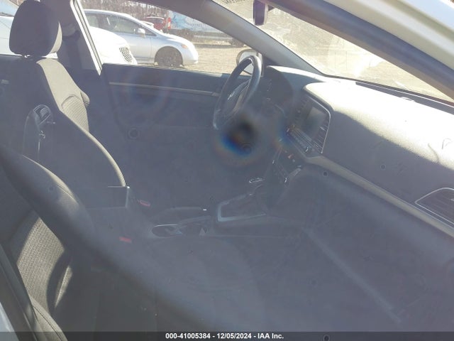 Hyundai Elantra Value Edition 2018 5NPD84LF5JH306262 Image 5