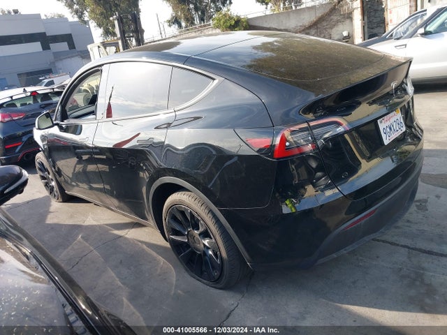 2023 TESLA MODEL Y 7SAYGDEE8PA117508 Photo 2