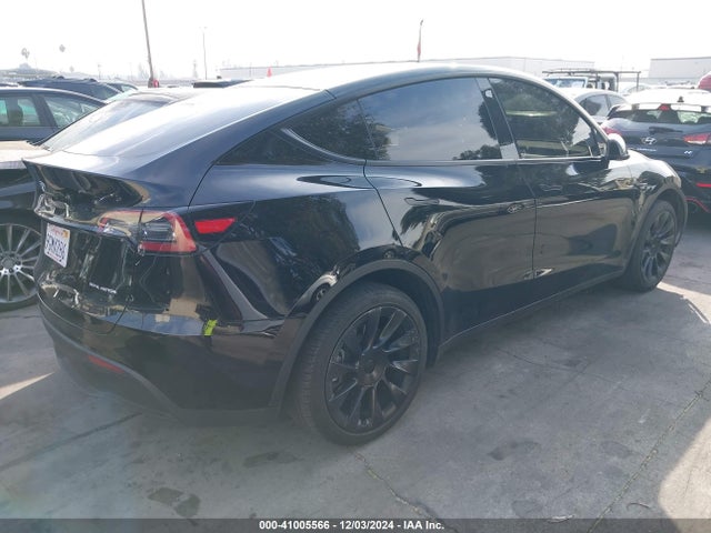 2023 TESLA MODEL Y 7SAYGDEE8PA117508 Photo 3