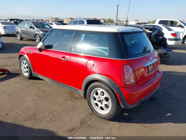 2005 MINI COOPER WMWRC33595TJ70898 Photo 2