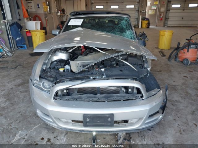 1ZVBP8EM1E5289685 Ford Mustang V6 Premium