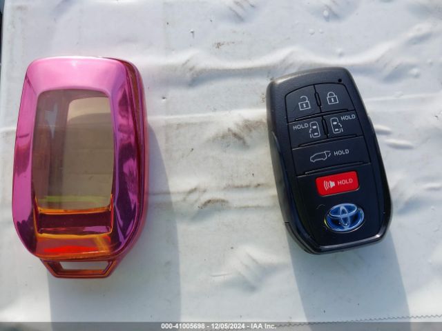 5TDJSKFC3SS156108 Toyota SIENNA XLE