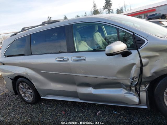 5TDJSKFC3SS156108 Toyota SIENNA XLE