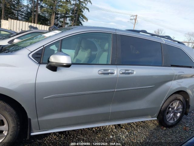 5TDJSKFC3SS156108 Toyota SIENNA XLE