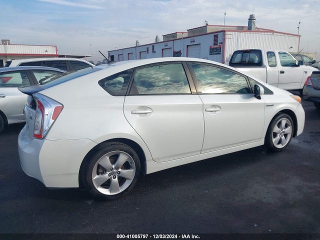 JTDKN3DU7F1872641 Toyota Prius Five