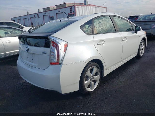 JTDKN3DU7F1872641 Toyota Prius Five