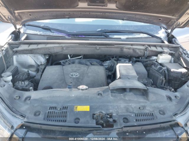 5TDJZRFH5JS815868 Toyota Highlander Se