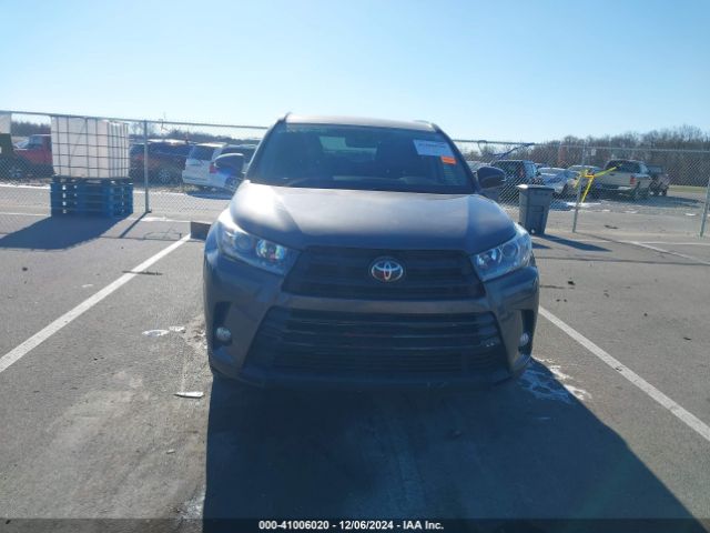 5TDJZRFH5JS815868 Toyota Highlander Se