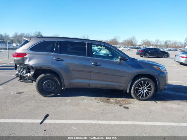 5TDJZRFH5JS815868 Toyota Highlander Se