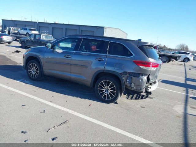 5TDJZRFH5JS815868 Toyota Highlander Se