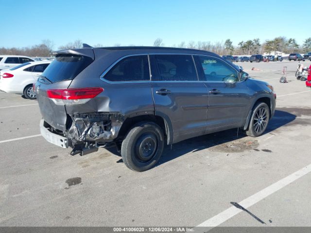 5TDJZRFH5JS815868 Toyota Highlander Se