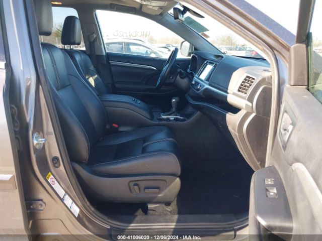 5TDJZRFH5JS815868 Toyota Highlander Se