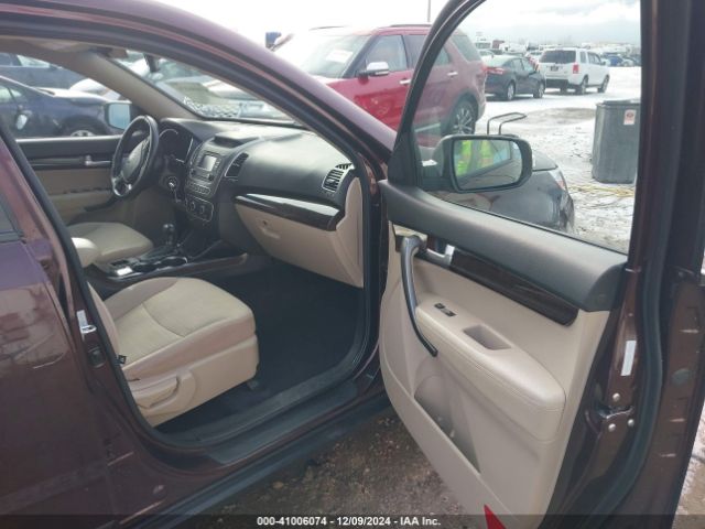 5XYKTCA6XEG483924 KIA SORENTO LX