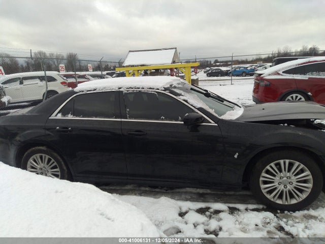 2C3CCARG3EH381781 Chrysler 300