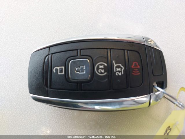5LMCJ2D9XKUL17433 Lincoln MKC SELECT