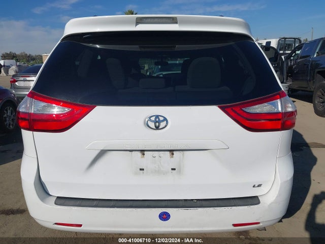 Toyota Sienna Le 8 Passenger 2017 5TDKZ3DCXHS871727 Image 17