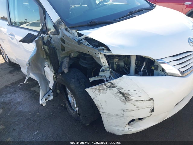 Toyota Sienna Le 8 Passenger 2017 5TDKZ3DCXHS871727 Image 18