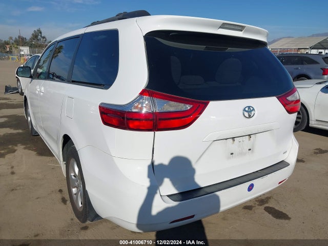 Toyota Sienna Le 8 Passenger 2017 5TDKZ3DCXHS871727 Image 3