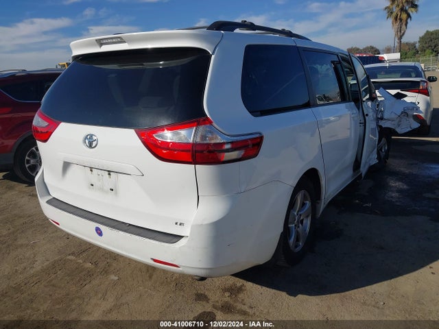 Toyota Sienna Le 8 Passenger 2017 5TDKZ3DCXHS871727 Image 4