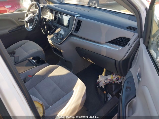 Toyota Sienna Le 8 Passenger 2017 5TDKZ3DCXHS871727 Image 5