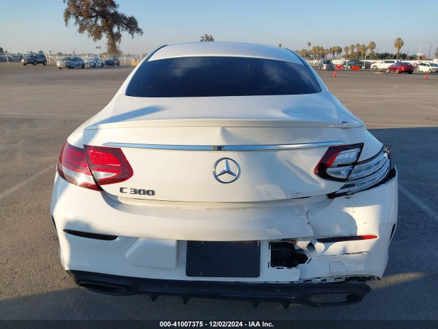 WDDWJ8EB4KF825304 Mercedes-Benz C 300 4matic