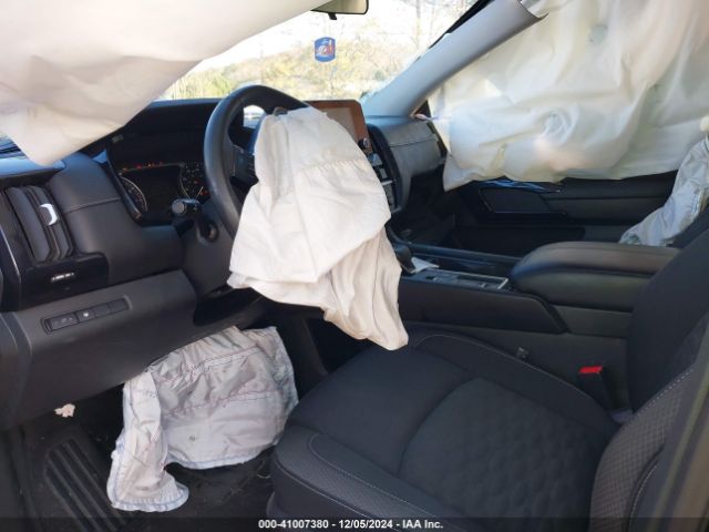 5N1DR3BA1NC218383 Nissan Pathfinder Sv 2wd