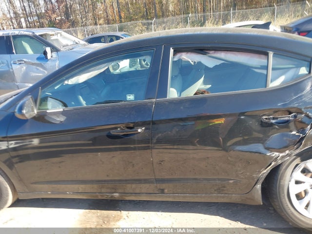 Hyundai ELANTRA SE 2018 5NPD74LF5JH392322 Image 14
