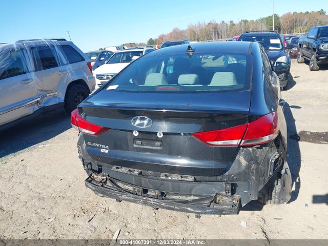 Hyundai ELANTRA SE 2018 5NPD74LF5JH392322 Image 16