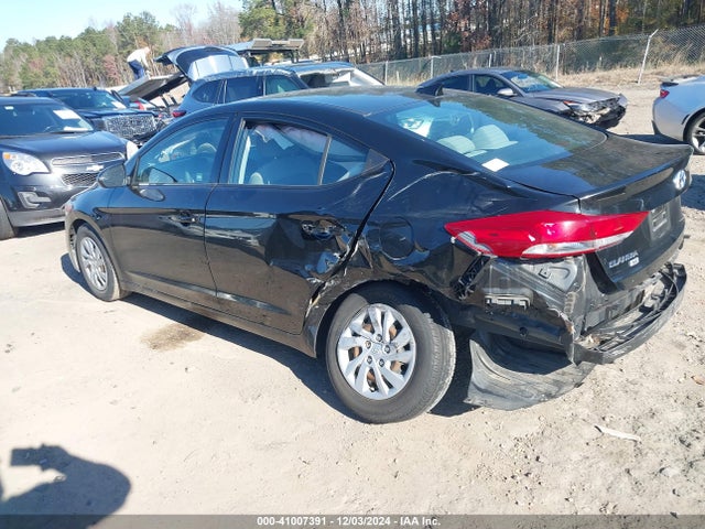 Hyundai ELANTRA SE 2018 5NPD74LF5JH392322 Image 3