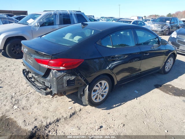Hyundai ELANTRA SE 2018 5NPD74LF5JH392322 Image 4