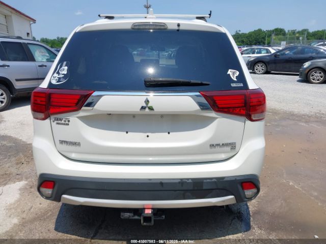 JA4AZ3A33JZ009318 Mitsubishi Outlander Se