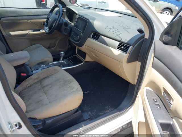 JA4AZ3A33JZ009318 Mitsubishi Outlander Se