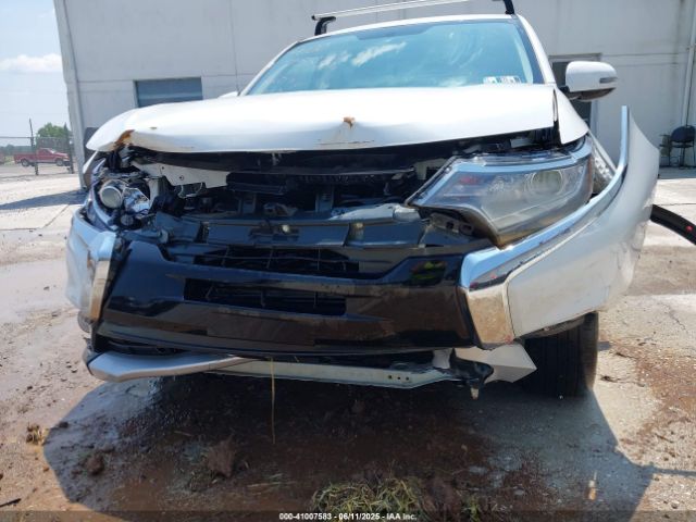 JA4AZ3A33JZ009318 Mitsubishi Outlander Se