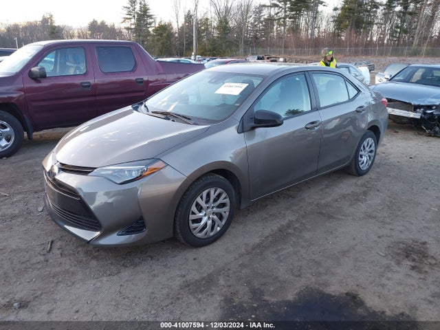 Toyota COROLLA LE 2018 2T1BURHE0JC968477 Image 2