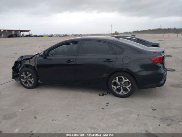 3KPF24AD8ME297528 KIA Forte Lxs