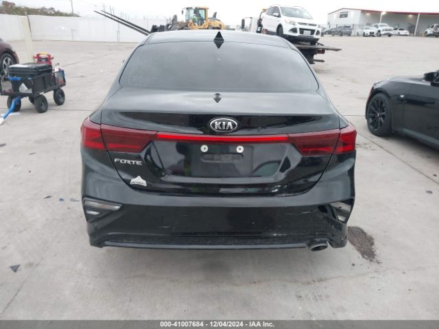 3KPF24AD8ME297528 KIA Forte Lxs