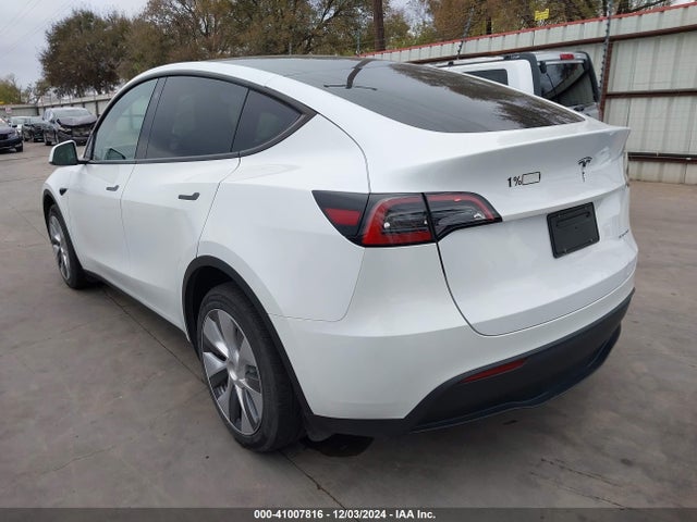 2023 TESLA MODEL Y 7SAYGDEE2PA101238 Photo 2
