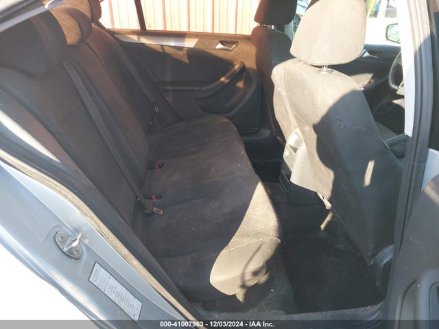 3VWD17AJ6FM257858 Volkswagen Jetta 1.8t Se