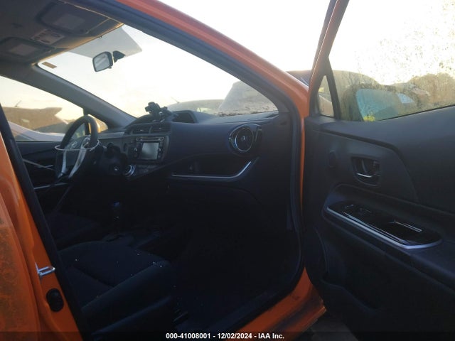 JTDKDTB30F1091649 Toyota Prius C Two