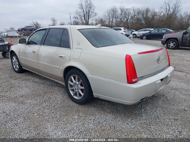 2011 CADILLAC DTS 1G6KD5E61BU143884 Photo 2
