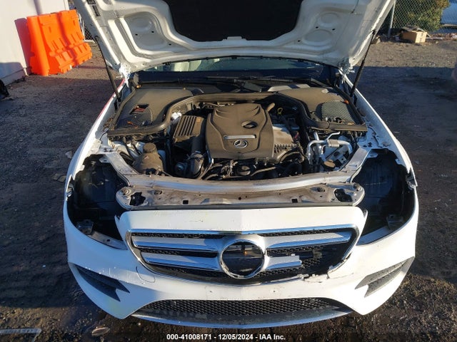 WDDZF4KB8JA327906 Mercedes-Benz E 300 4matic