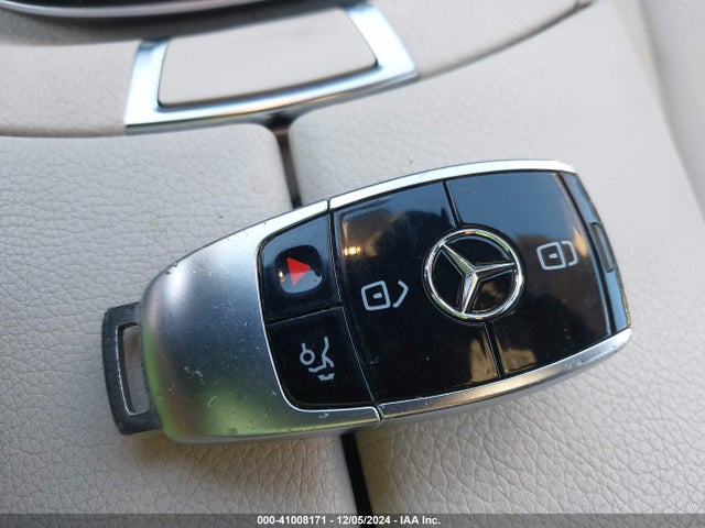 WDDZF4KB8JA327906 Mercedes-Benz E 300 4matic