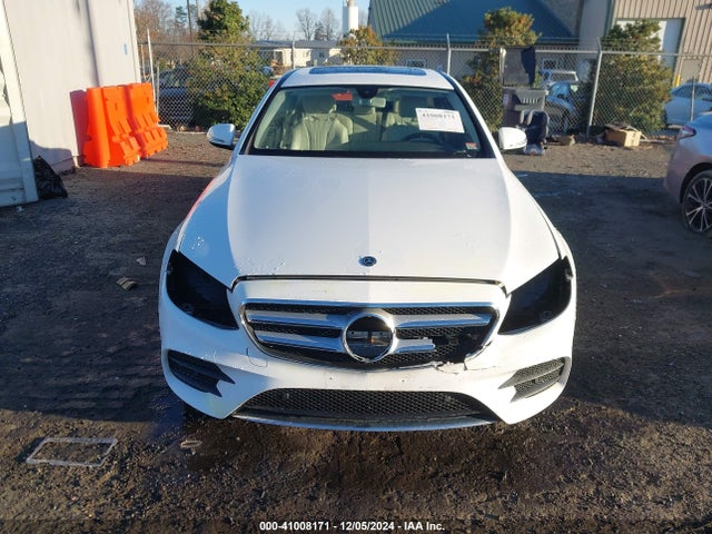 WDDZF4KB8JA327906 Mercedes-Benz E 300 4matic