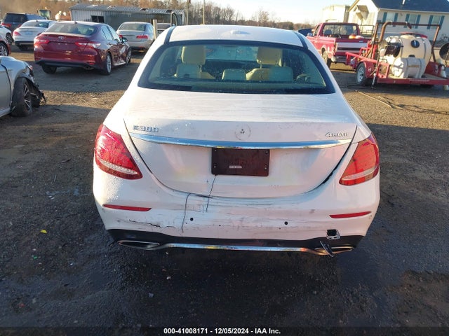 WDDZF4KB8JA327906 Mercedes-Benz E 300 4matic