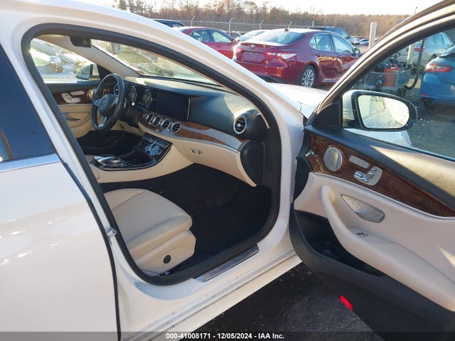 WDDZF4KB8JA327906 Mercedes-Benz E 300 4matic