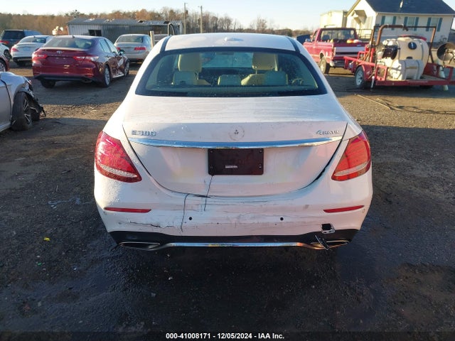 WDDZF4KB8JA327906 Mercedes-Benz E 300 4matic