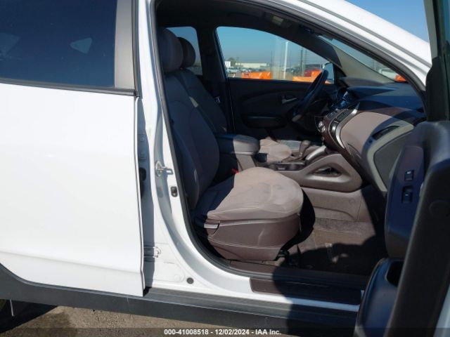 KM8JT3AF0FU105893 Hyundai TUCSON GLS